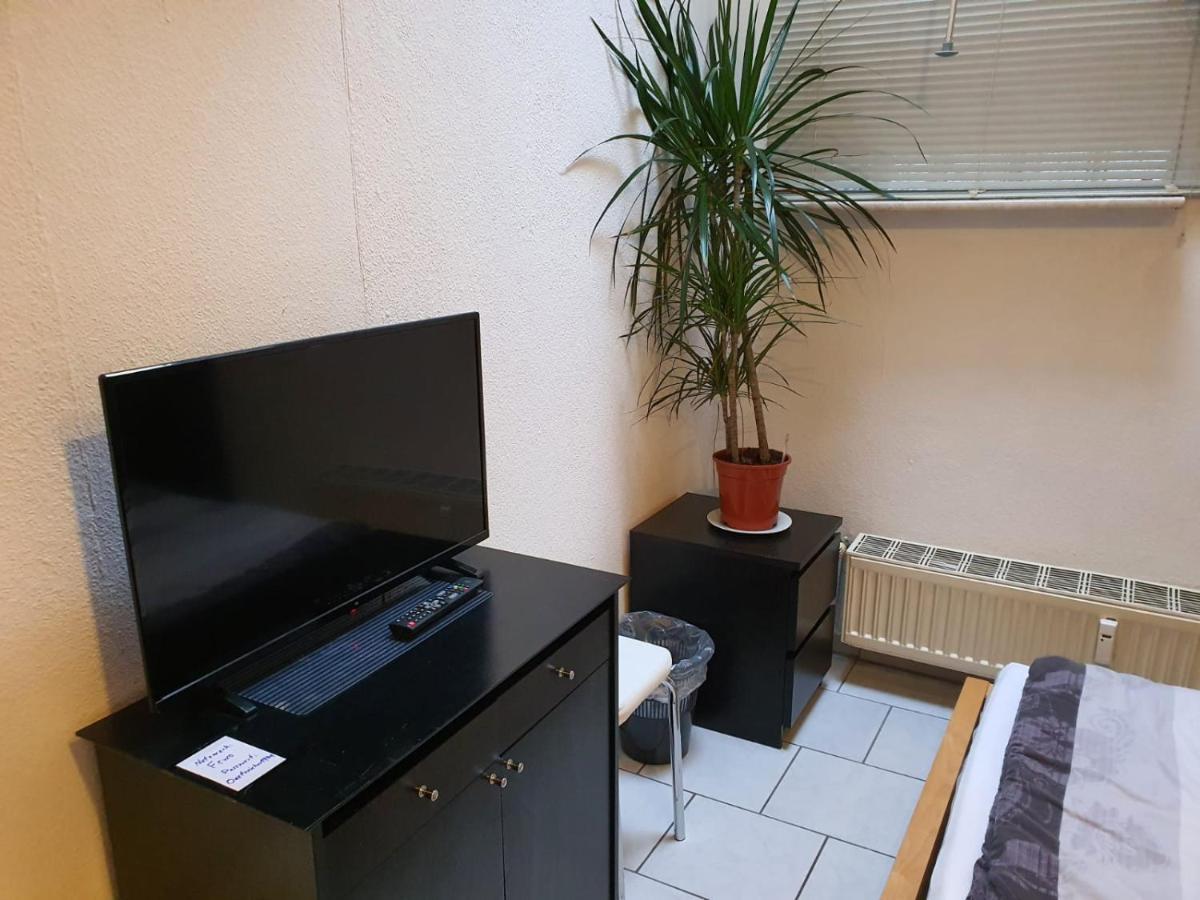Roter Backstein Apartment 1 Майнц Екстериор снимка